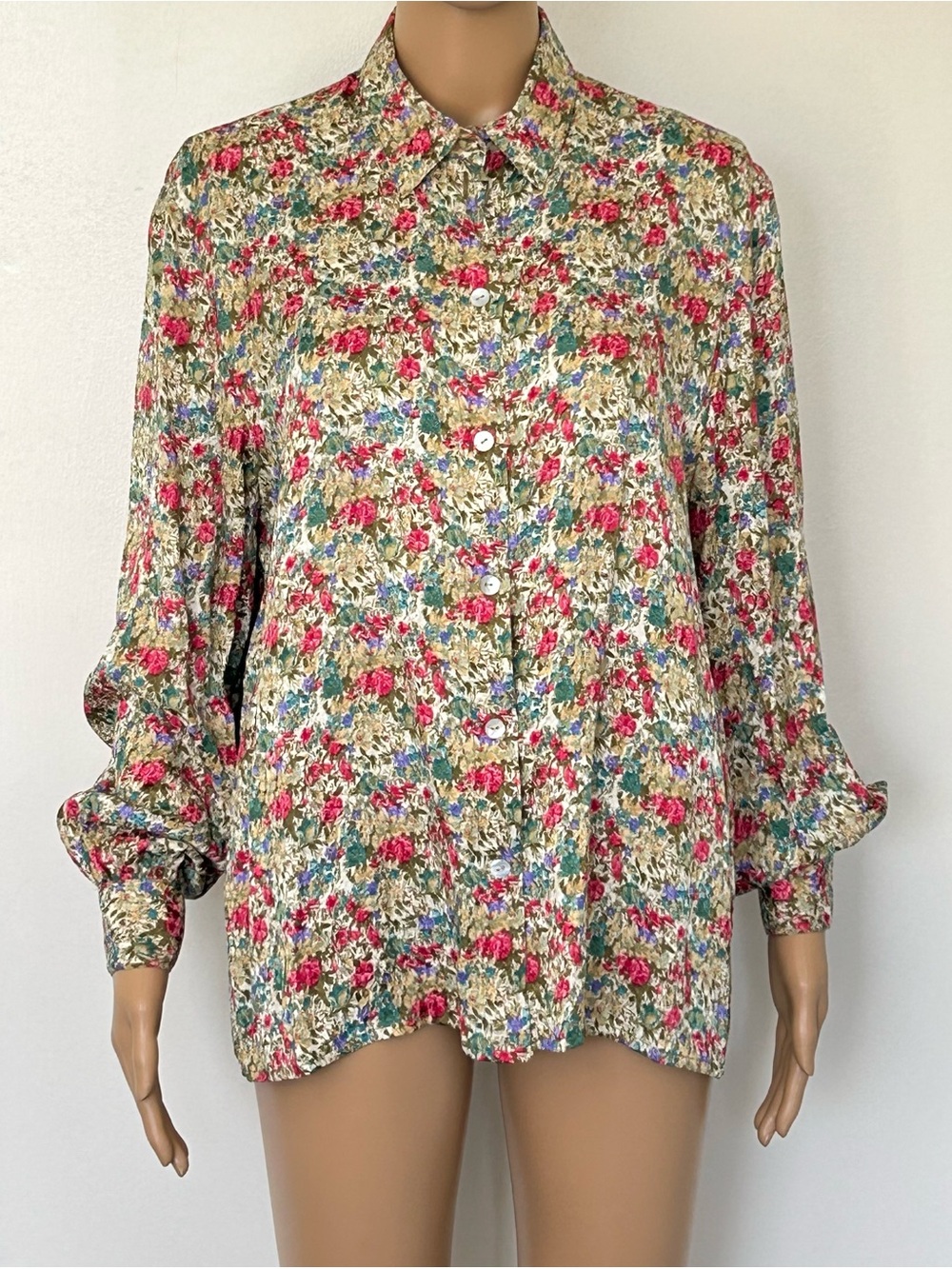 BURBERRY Silk Floral Blouse - Green Blue Pink w Mother-of-Pearl Buttons - Medium